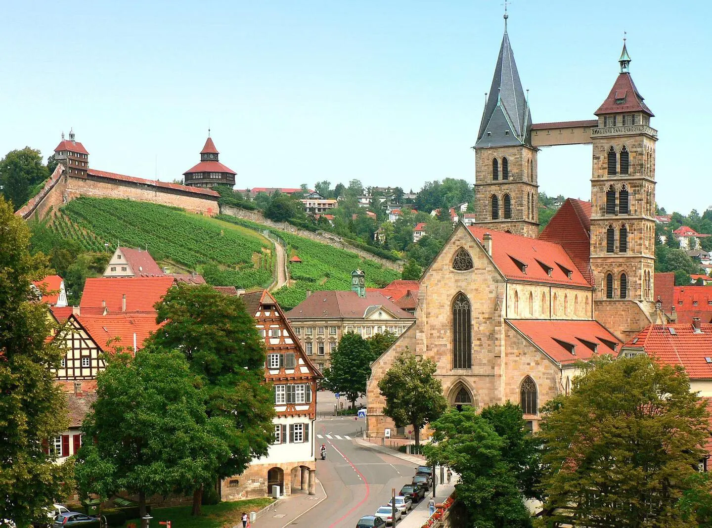 Blick auf die Altstadt und Burg von Esslingen am Neckar – historische Stadt mit moderner Infrastruktur. S.E.C Sicherheitsdienst in Esslingen am Neckar.